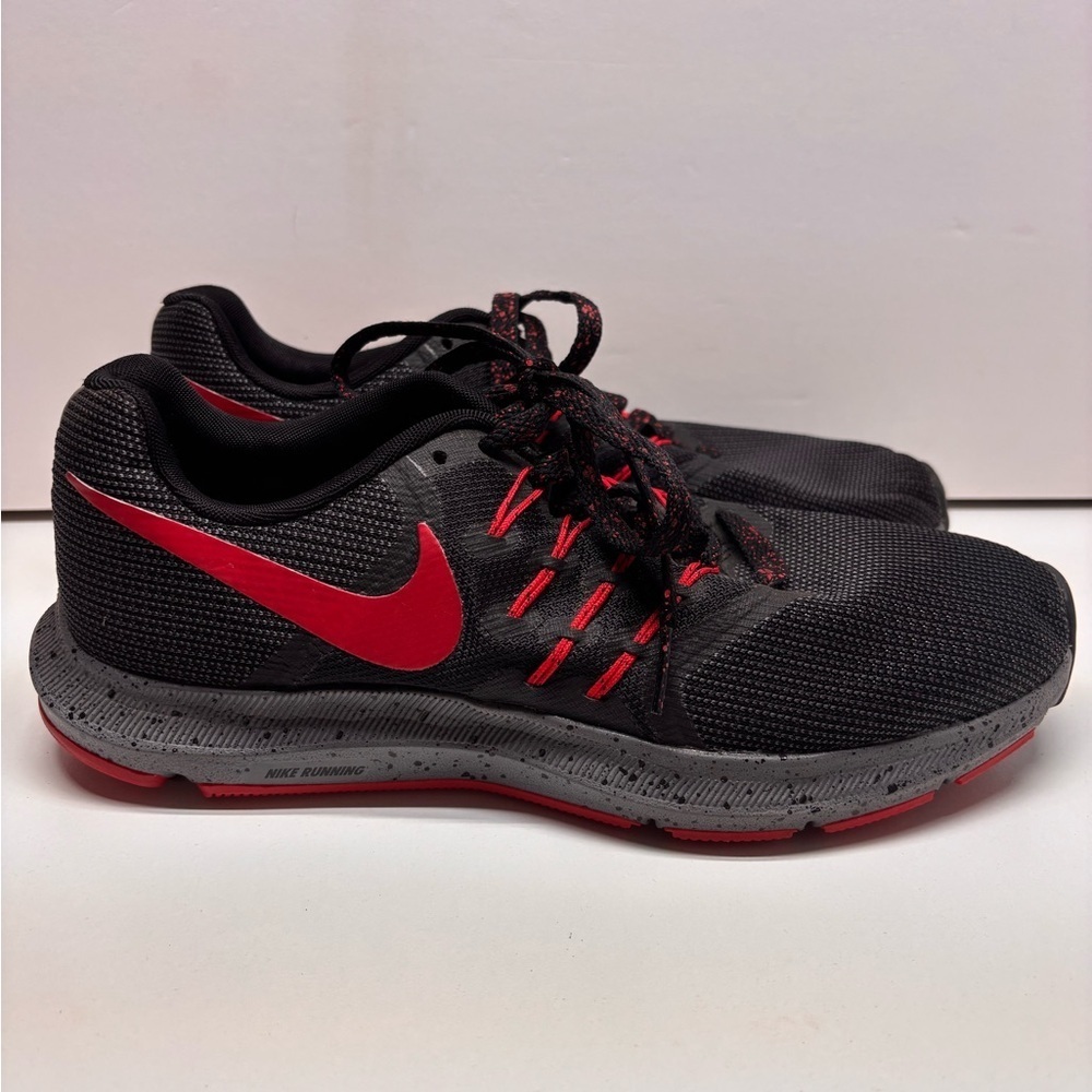 NIKE Run Swift Men's Running Shoes Size 7.5 Black/Red CK6691-001 - Picture 6 of 11